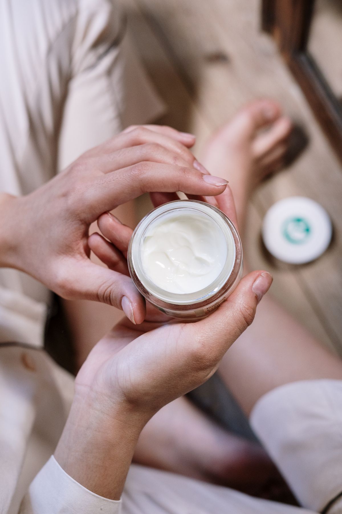Hand and foot moisturizing care